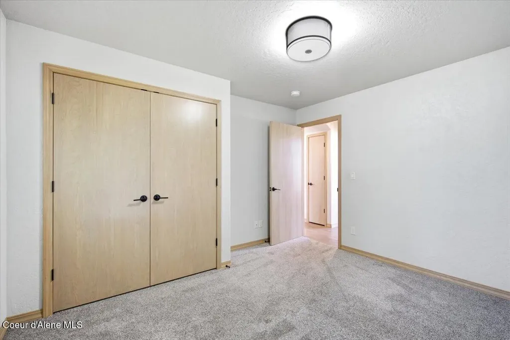 697 W Honeysuckle Avenue Hayden ID 83835
