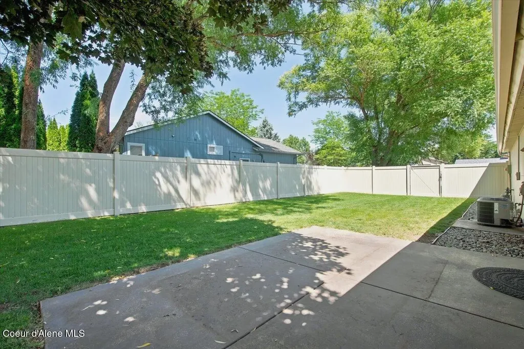 697 W Honeysuckle Avenue Hayden ID 83835