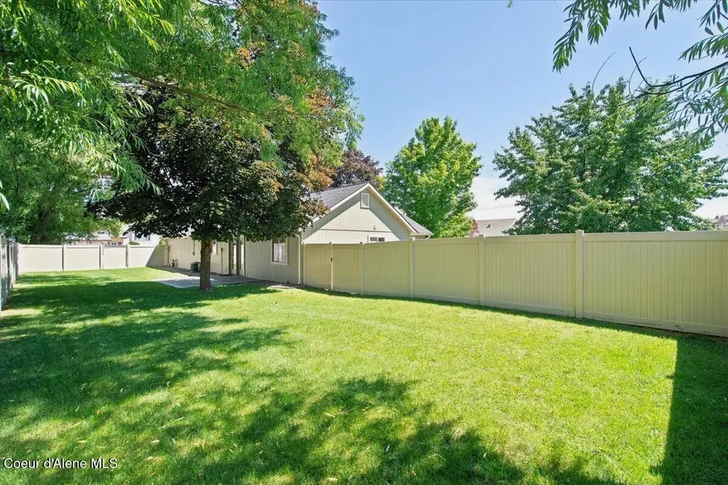 697 W Honeysuckle Avenue Hayden ID 83835