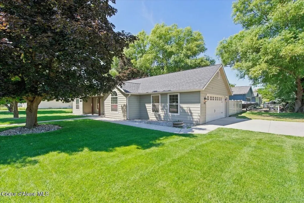 697 W Honeysuckle Avenue Hayden ID 83835