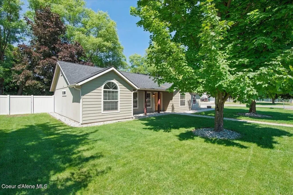 697 W Honeysuckle Avenue Hayden ID 83835