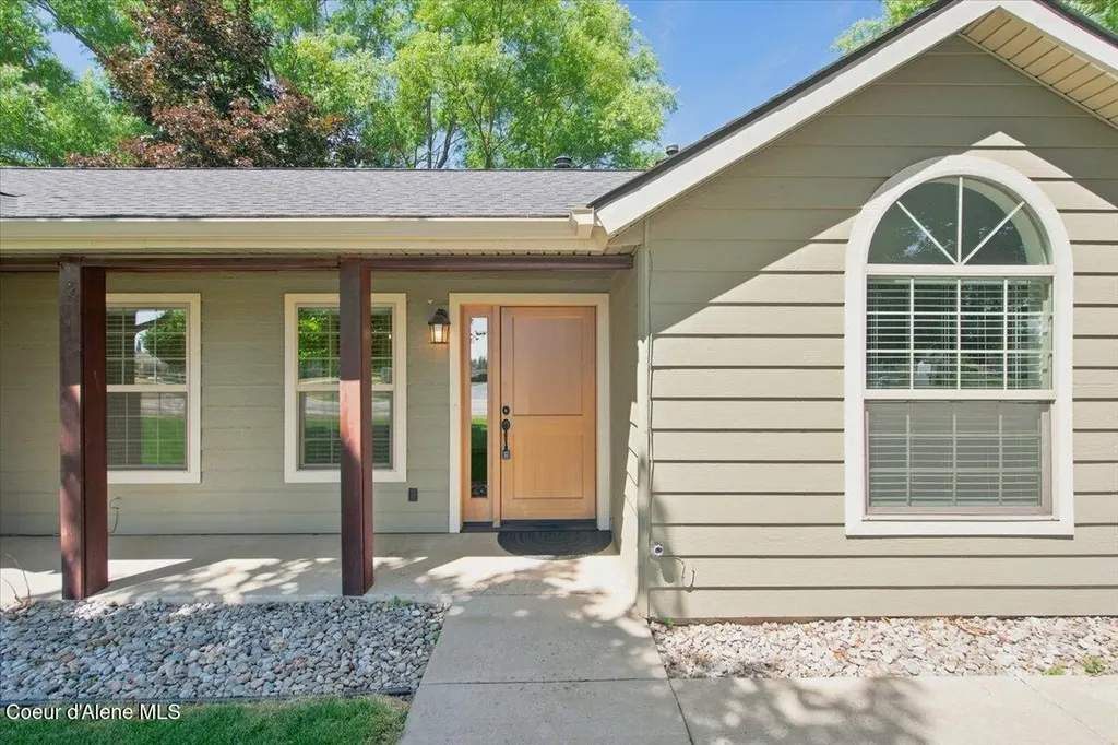 697 W Honeysuckle Avenue Hayden ID 83835