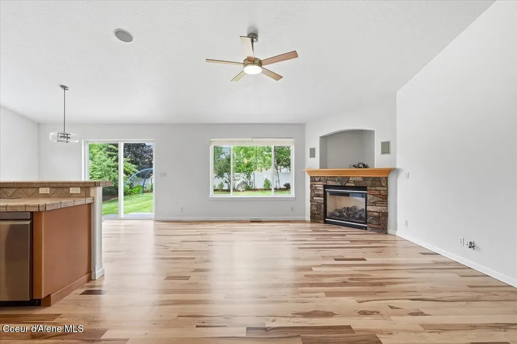 2587 W Dumont Drive Coeur D'alene ID 83815