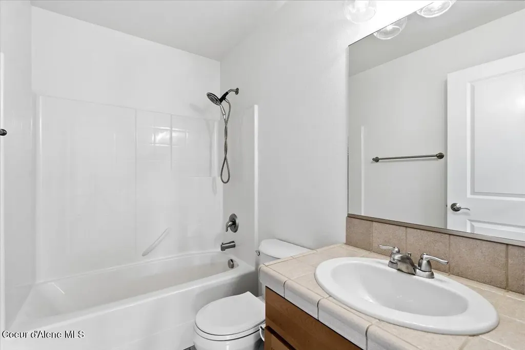 2587 W Dumont Drive Coeur D'alene ID 83815