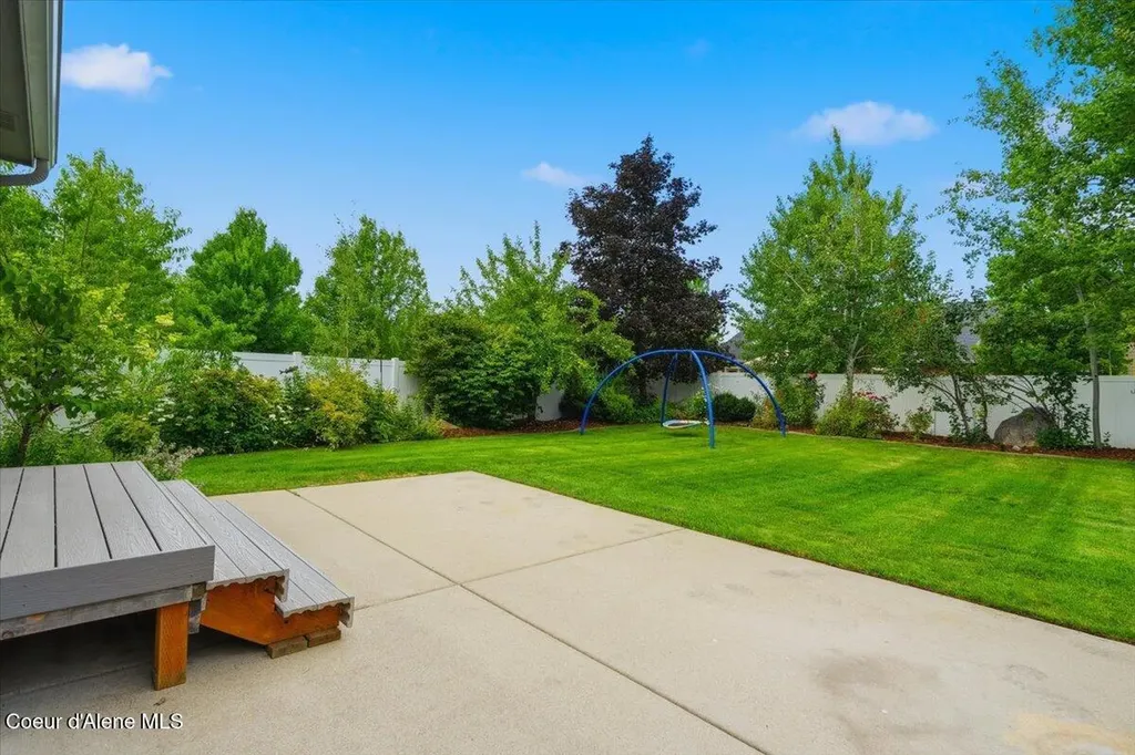 2587 W Dumont Drive Coeur D'alene ID 83815
