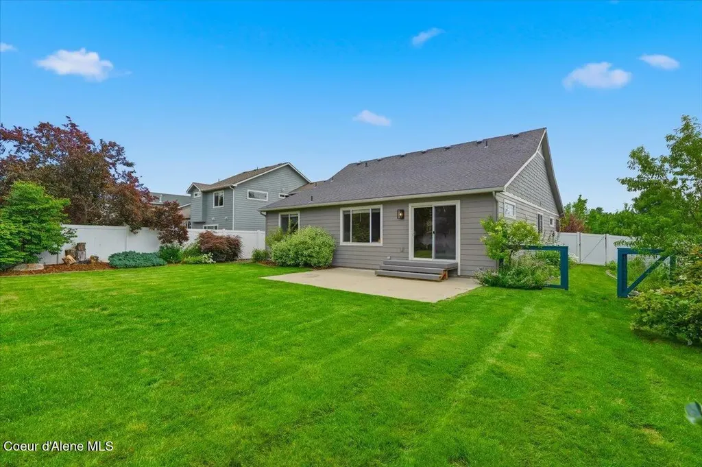 2587 W Dumont Drive Coeur D'alene ID 83815