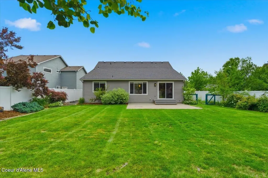 2587 W Dumont Drive Coeur D'alene ID 83815
