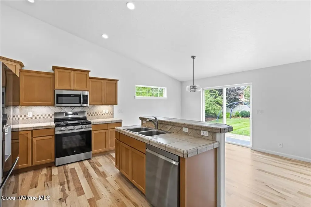 2587 W Dumont Drive Coeur D'alene ID 83815