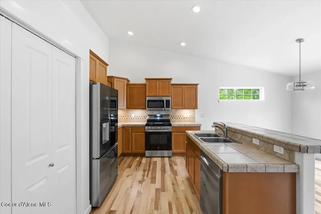2587 W Dumont Drive Coeur D'alene ID 83815