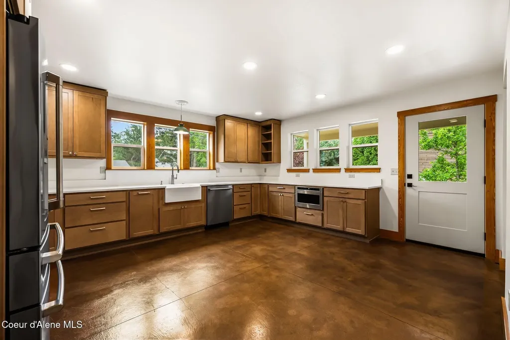 603 Mackies Way Sandpoint ID 83864