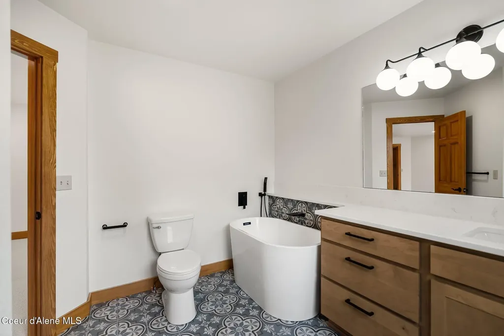 603 Mackies Way Sandpoint ID 83864