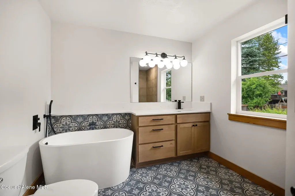 603 Mackies Way Sandpoint ID 83864