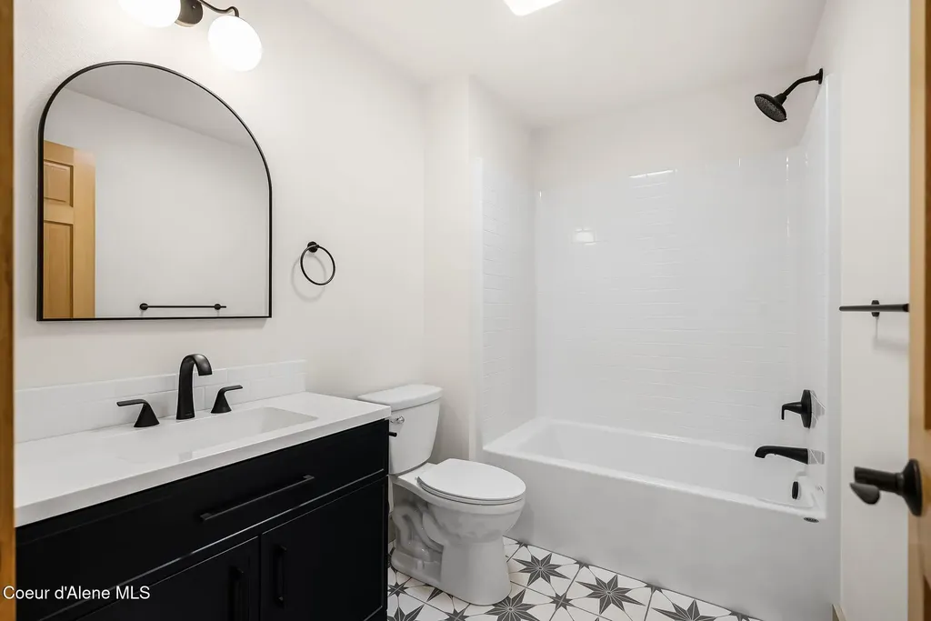 603 Mackies Way Sandpoint ID 83864
