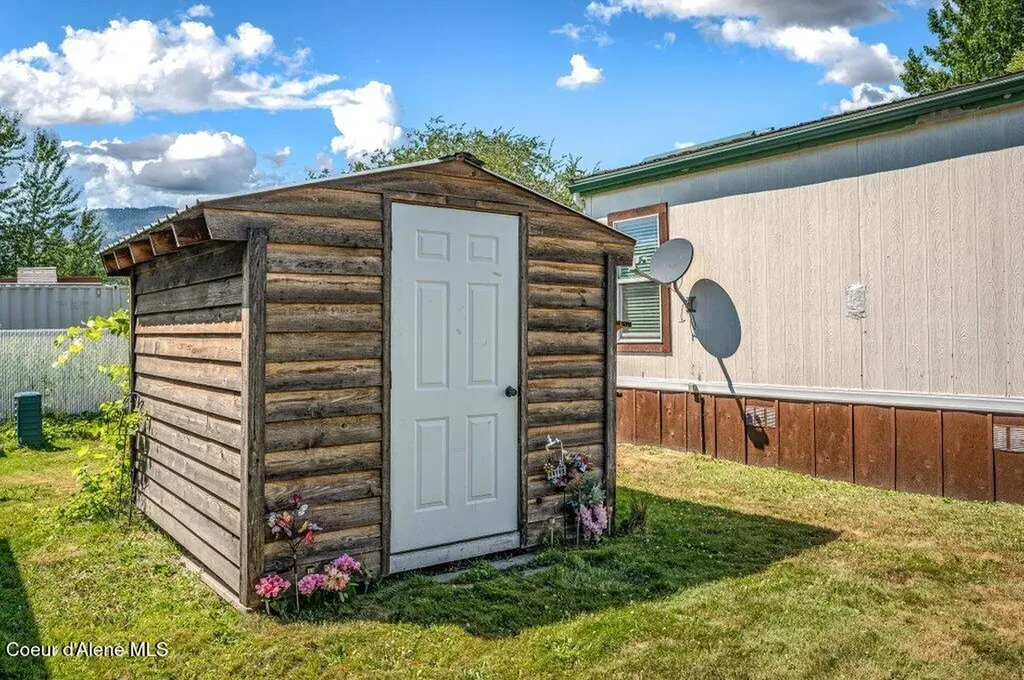 1100 Kootenai Cutoff Road Ponderay ID 83852