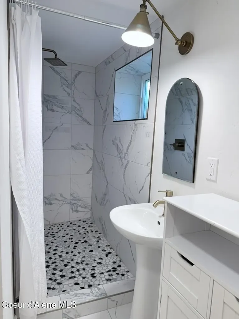 101 & 103 N Boyer Avenue Sandpoint ID 83864