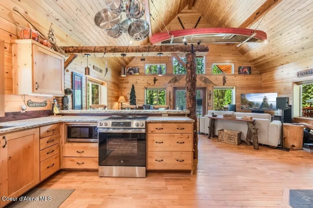 627 Gray Wolf Road Moyie Springs ID 83845