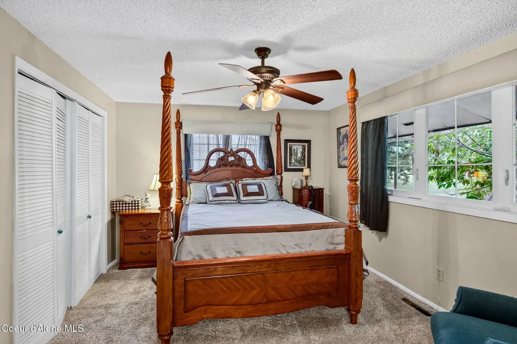 12328 N Kensington Avenue Hayden ID 83835