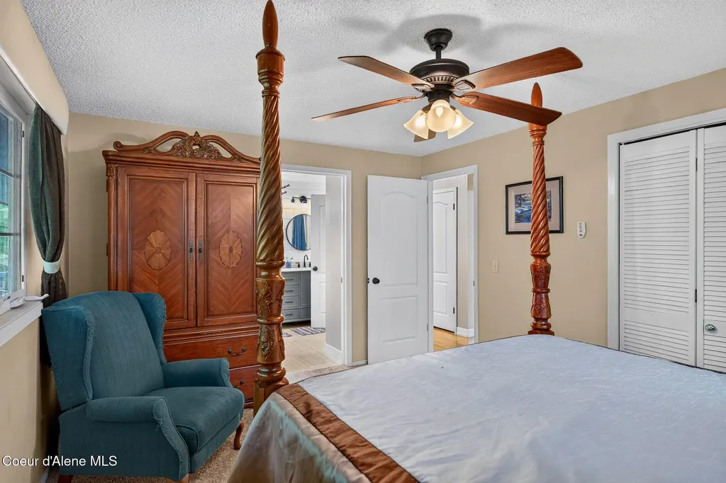 12328 N Kensington Avenue Hayden ID 83835