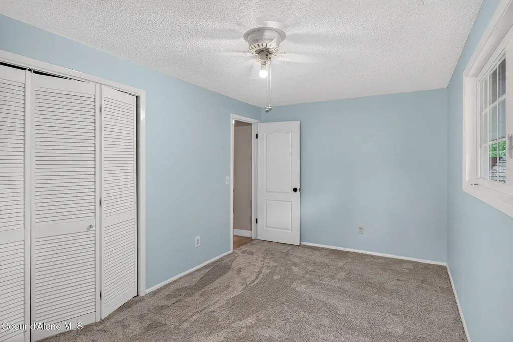 12328 N Kensington Avenue Hayden ID 83835