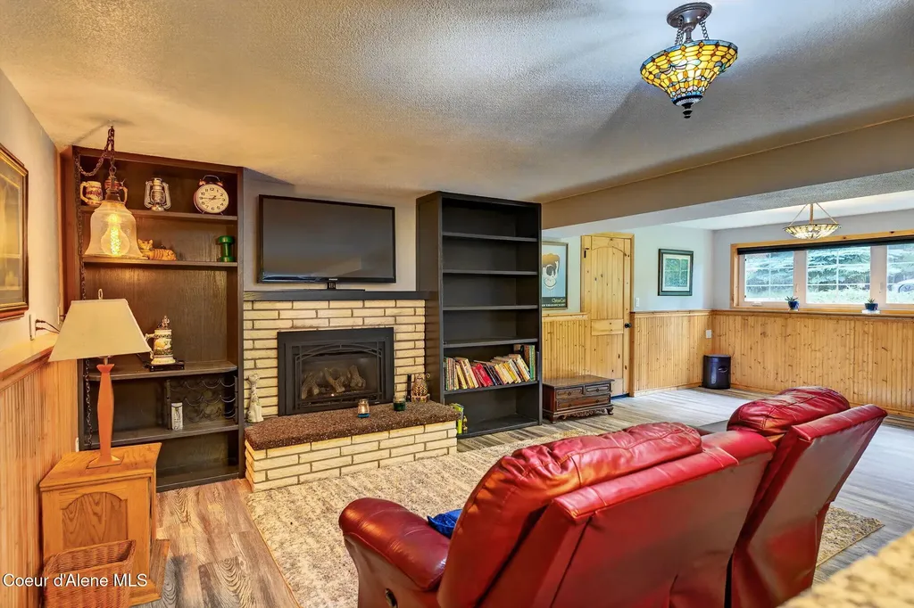 12328 N Kensington Avenue Hayden ID 83835