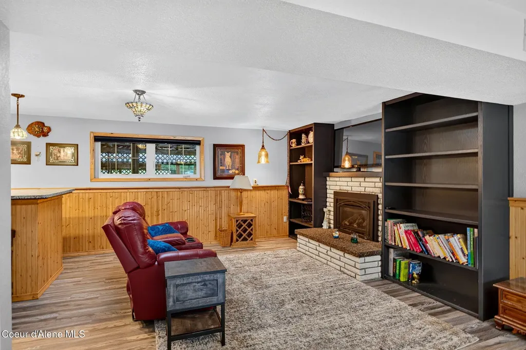 12328 N Kensington Avenue Hayden ID 83835