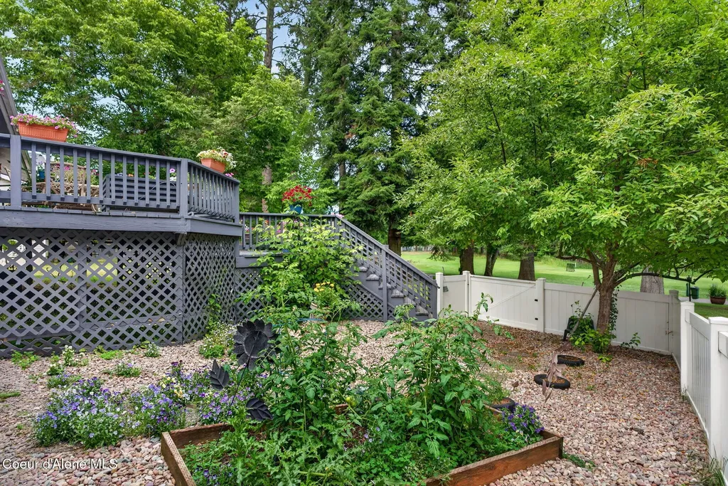 12328 N Kensington Avenue Hayden ID 83835