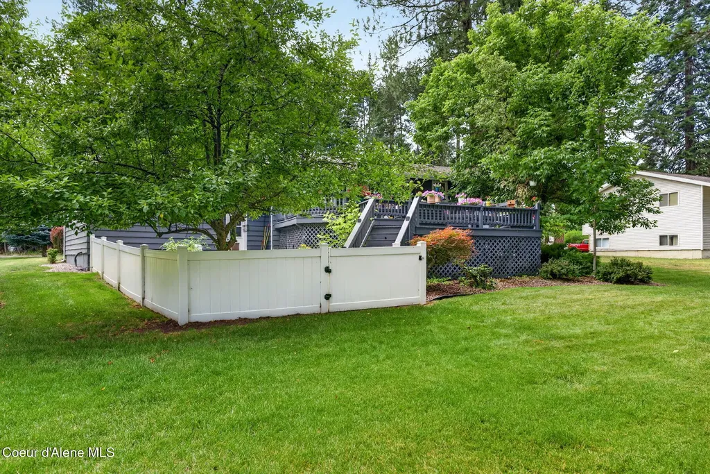 12328 N Kensington Avenue Hayden ID 83835
