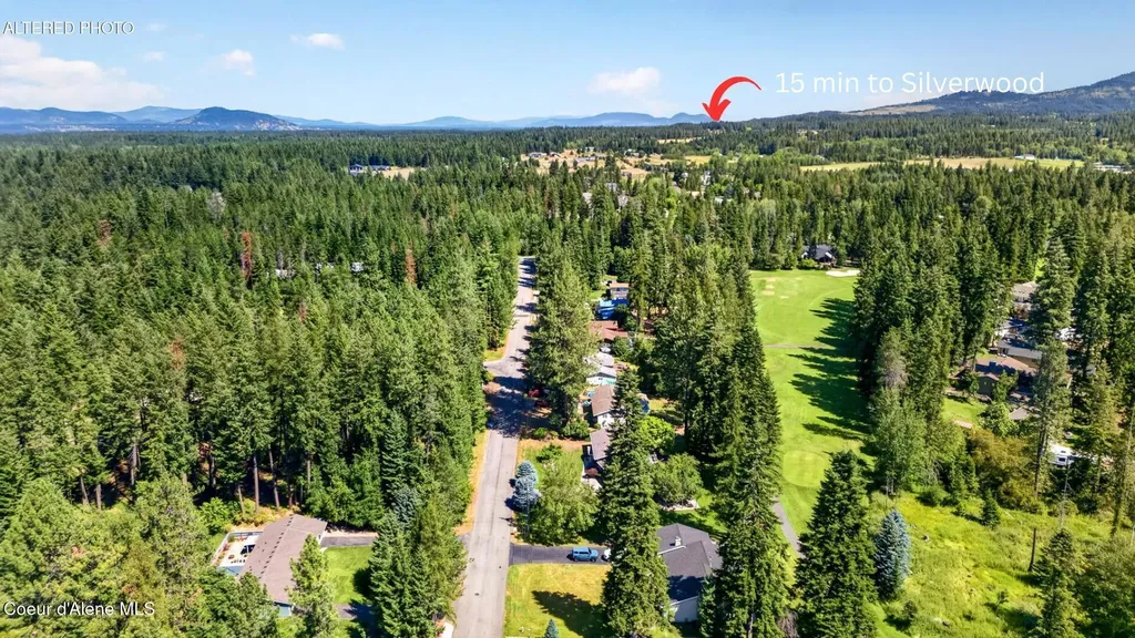 12328 N Kensington Avenue Hayden ID 83835