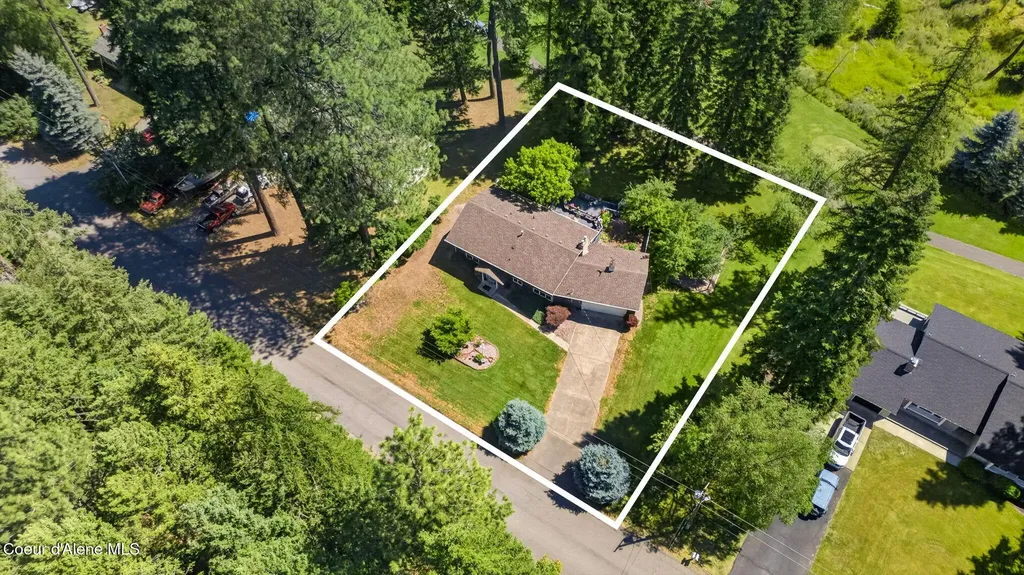 12328 N Kensington Avenue Hayden ID 83835