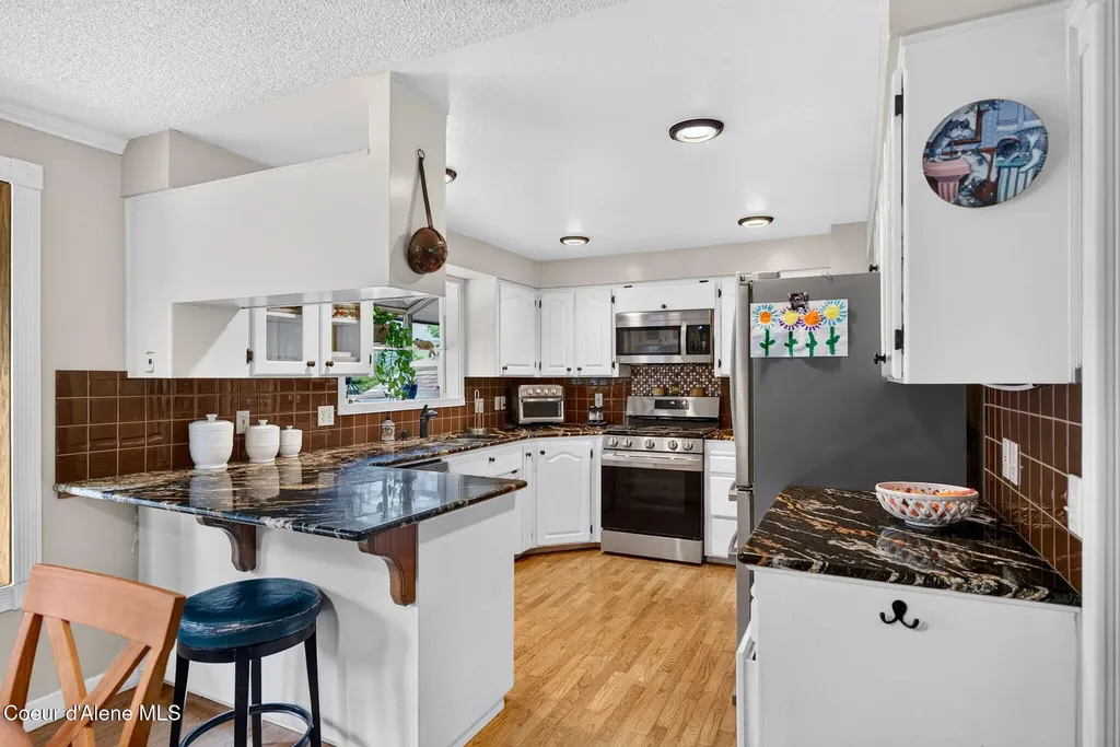 12328 N Kensington Avenue Hayden ID 83835