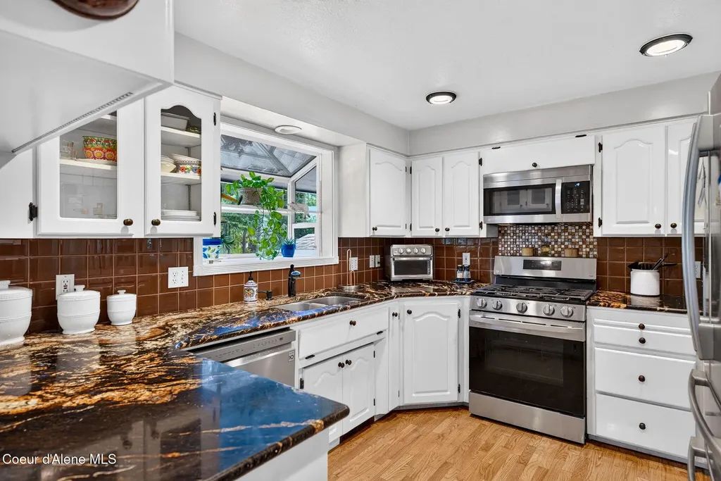 12328 N Kensington Avenue Hayden ID 83835