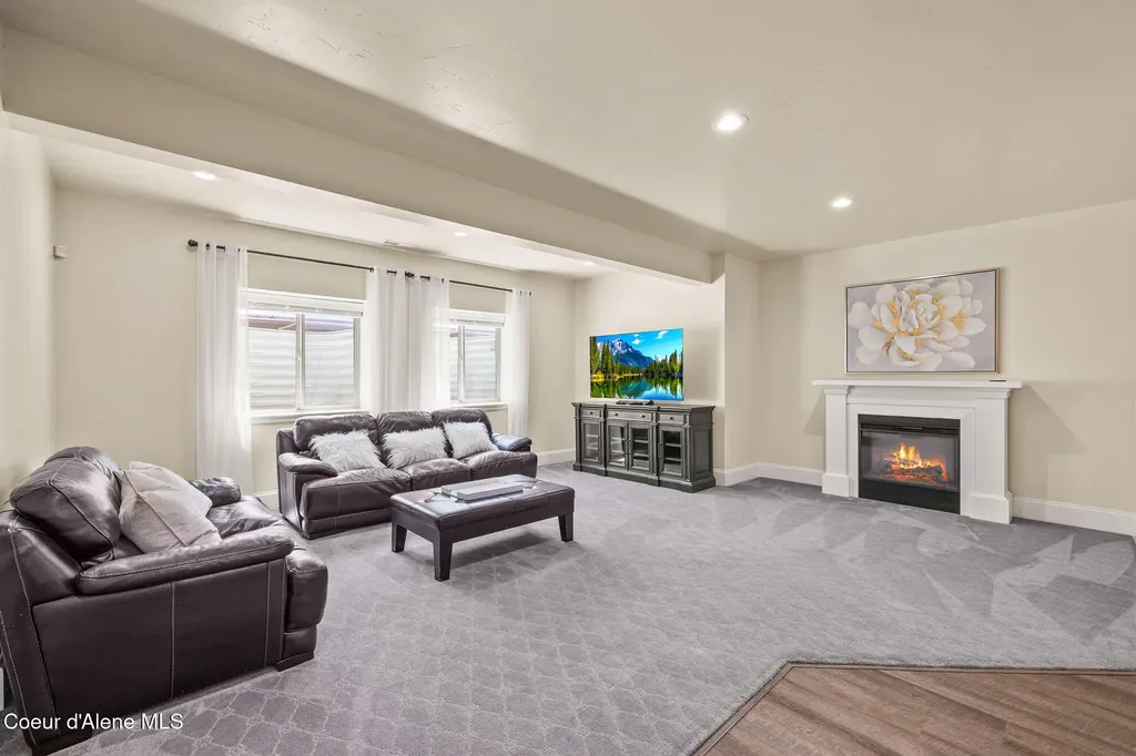 15746 N Pinewood Way Hayden ID 83835
