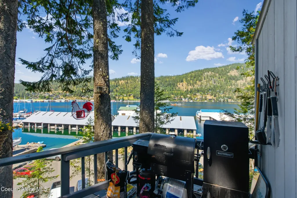 17293 E Helmsman Court Bayview ID 83803