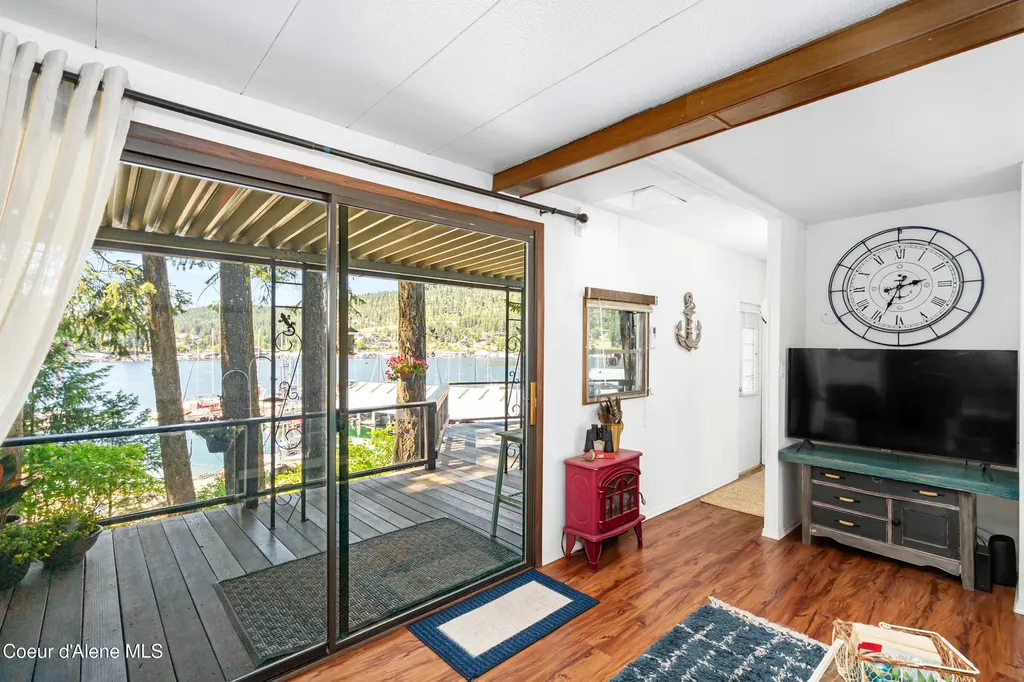 17293 E Helmsman Court Bayview ID 83803