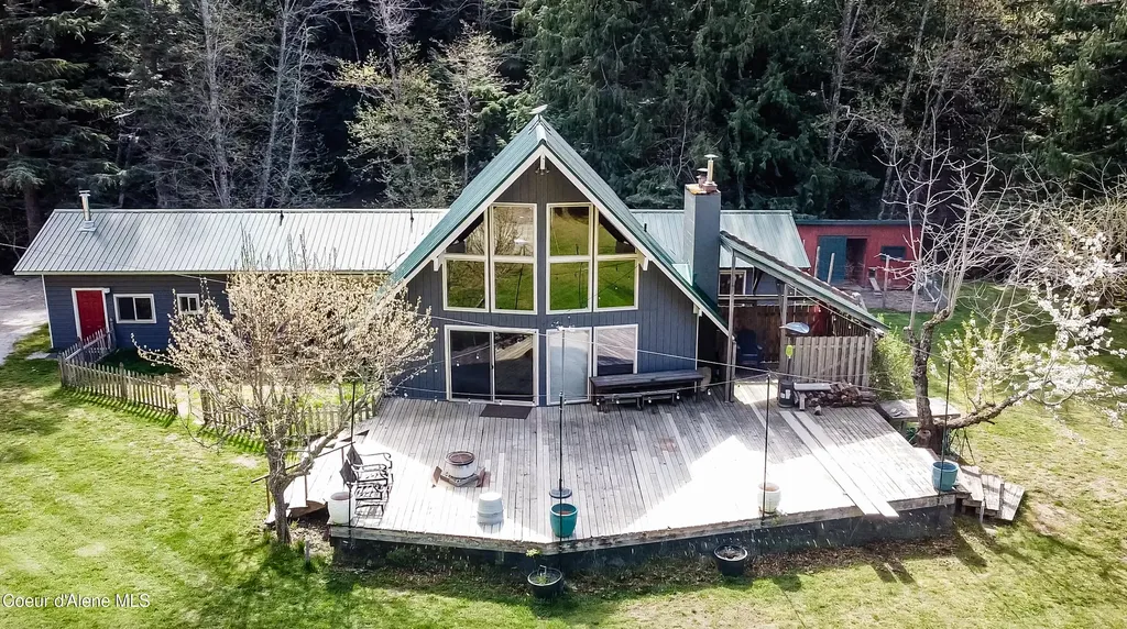 900 Trestle Creek Road Hope ID 83836