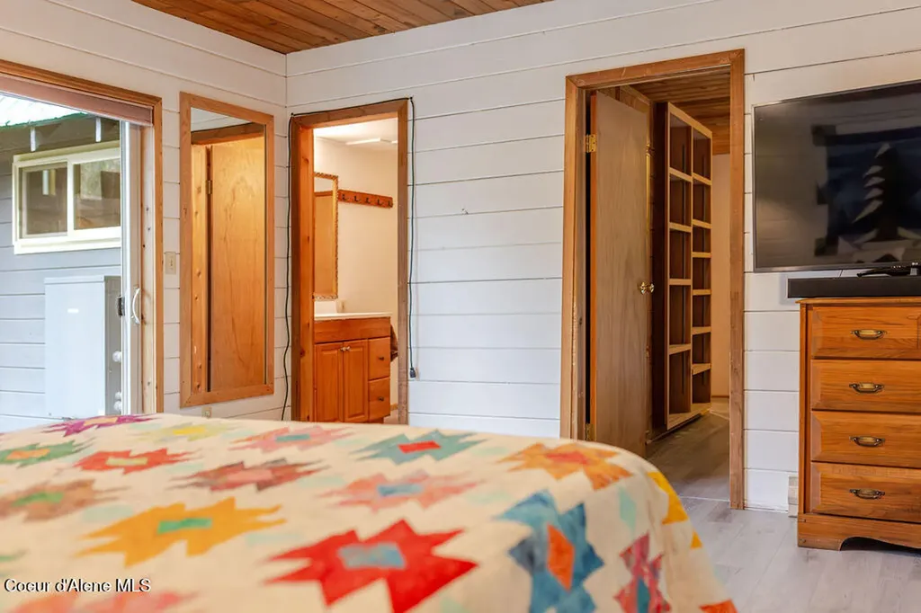 900 Trestle Creek Road Hope ID 83836