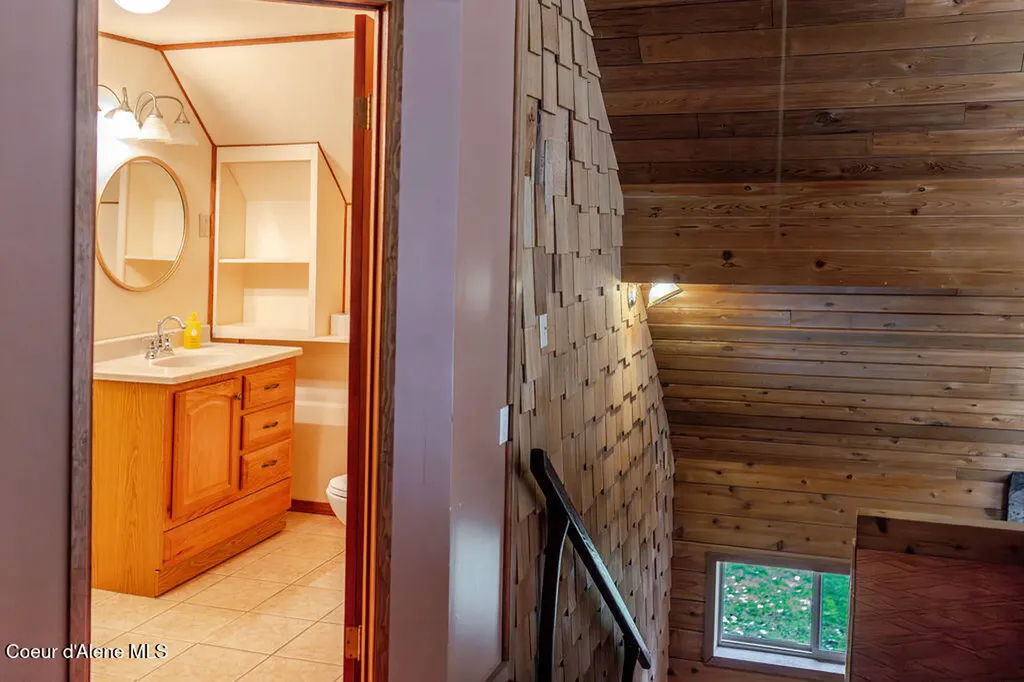 900 Trestle Creek Road Hope ID 83836