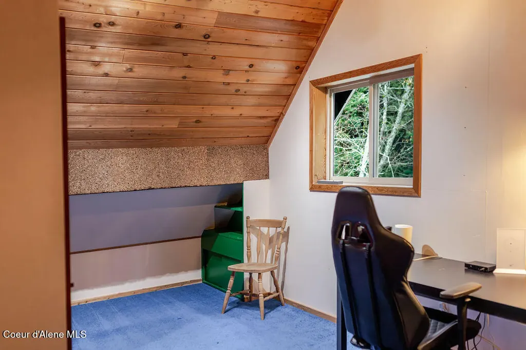 900 Trestle Creek Road Hope ID 83836