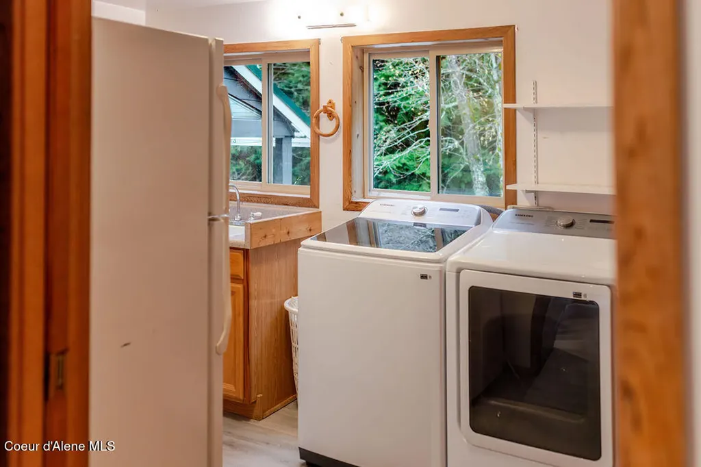 900 Trestle Creek Road Hope ID 83836