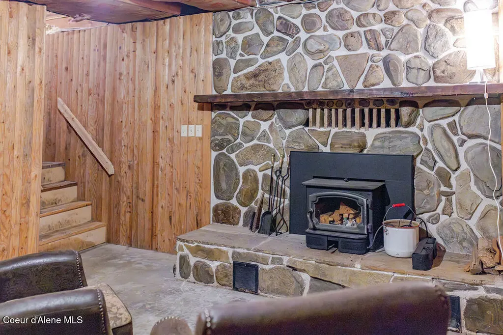 900 Trestle Creek Road Hope ID 83836