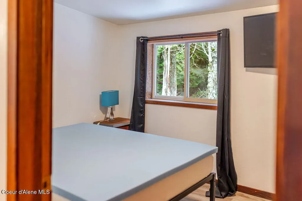900 Trestle Creek Road Hope ID 83836