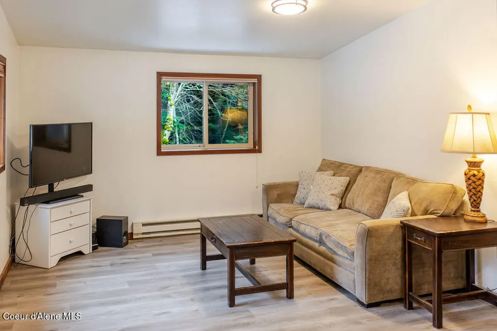 900 Trestle Creek Road Hope ID 83836