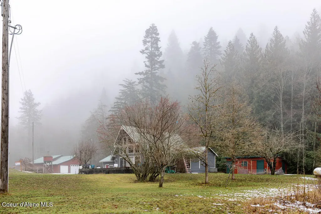 900 Trestle Creek Road Hope ID 83836