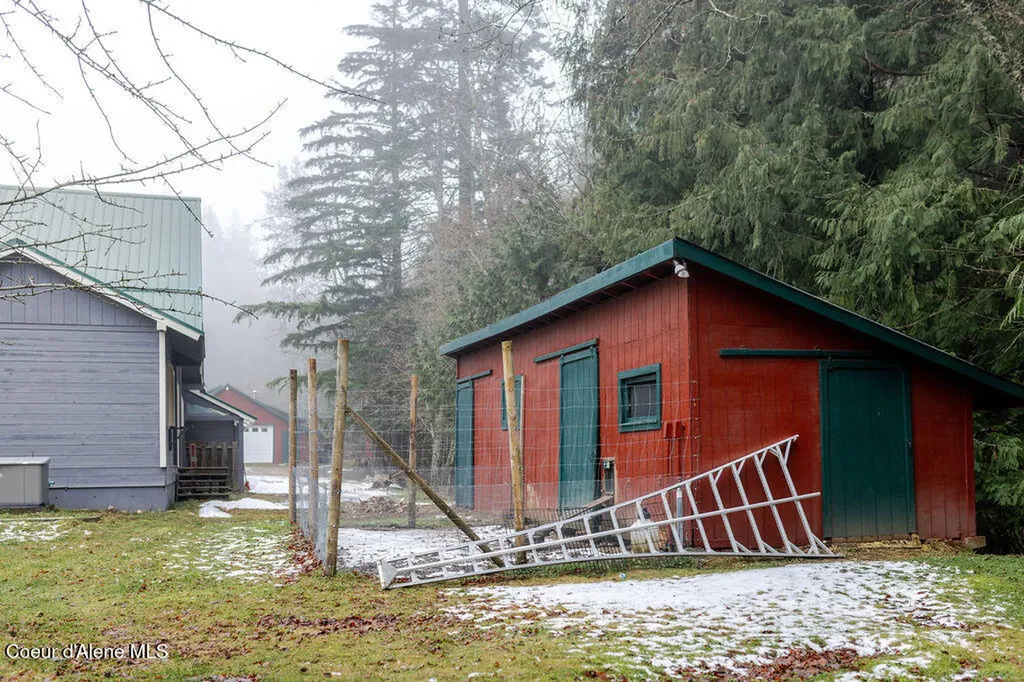 900 Trestle Creek Road Hope ID 83836