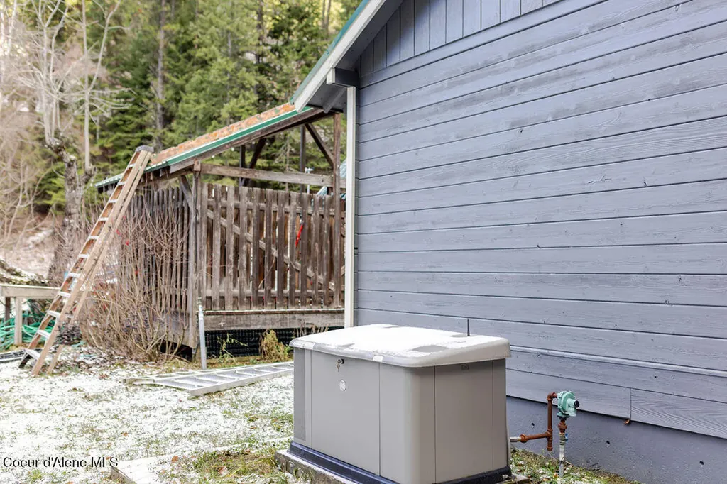 900 Trestle Creek Road Hope ID 83836