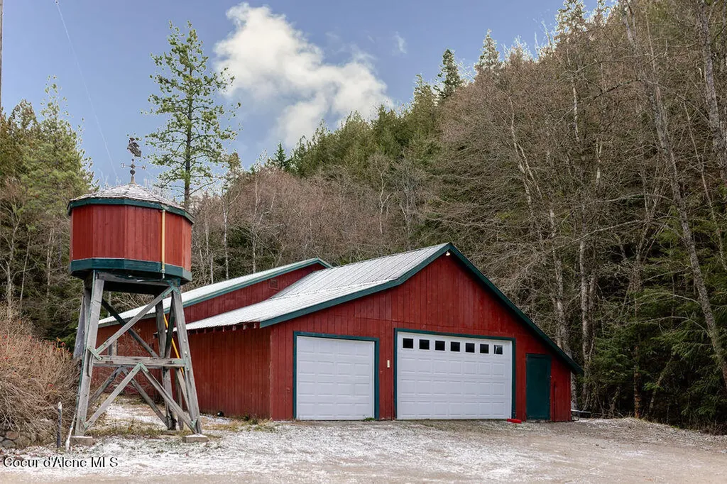 900 Trestle Creek Road Hope ID 83836