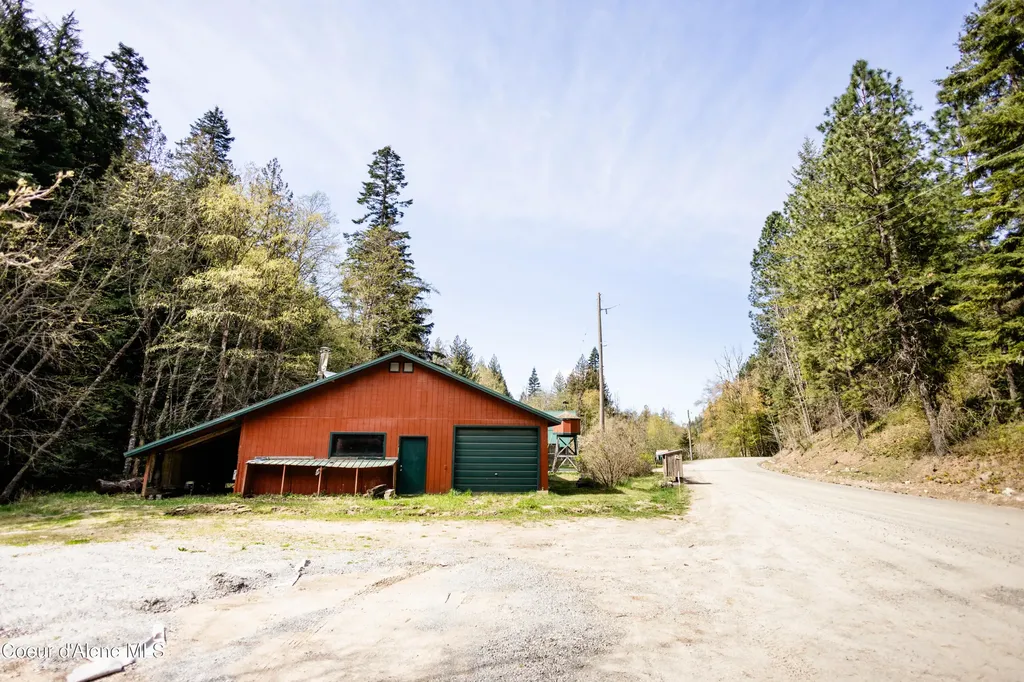 900 Trestle Creek Road Hope ID 83836
