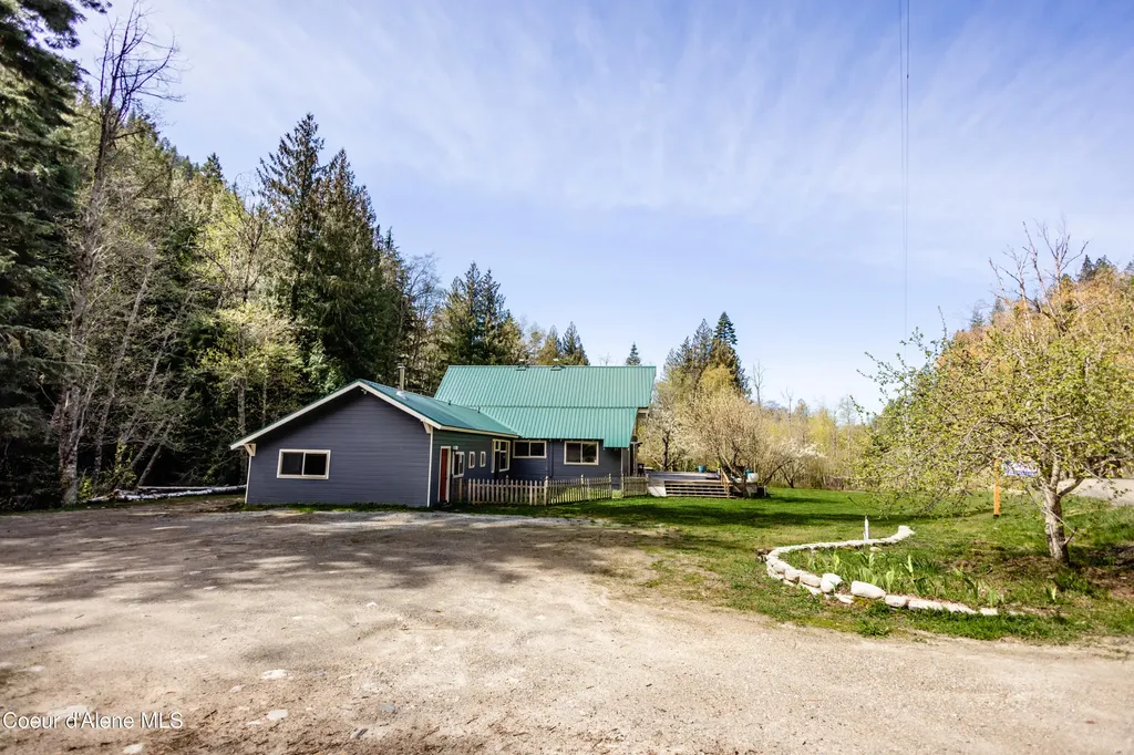 900 Trestle Creek Road Hope ID 83836