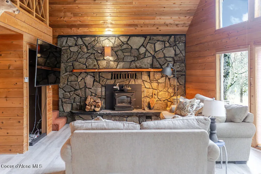 900 Trestle Creek Road Hope ID 83836