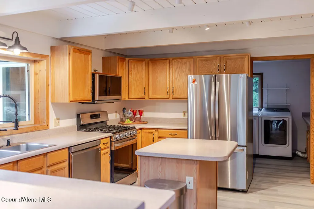 900 Trestle Creek Road Hope ID 83836